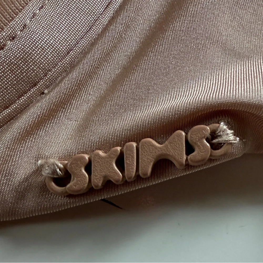 SKIMS Weightless Scoop Bra in Mica Light Tan Size 32D - Picture 5 of 8